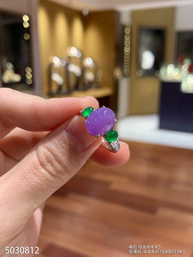 5030812，紫罗兰蛋面戒指。具体价格微信咨询