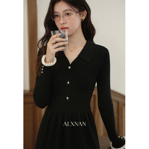 鹿向南「璀璨星河」法式V领连衣裙女2025新款秋冬气质显瘦小黑裙 商品图1