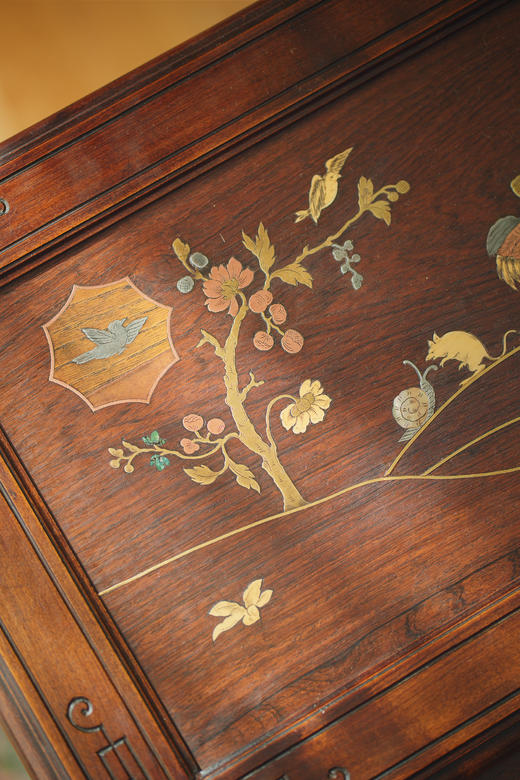 【已售】独角鹿西洋古董19世纪末法国出品东方风格胡桃木精雕装饰花叶瑞禽主题金漆嵌母贝嵌套桌几四件套 商品图6