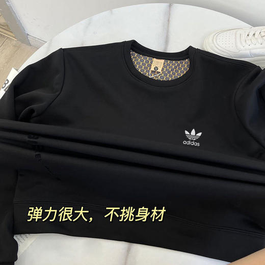 【阿迪达斯adidas 三叶草黑金沸腾卫衣】男女同款 秋冬百搭圆领卫衣 黑金沸腾保暖贴片设计 蓄热升温 加绒加厚 商品图3