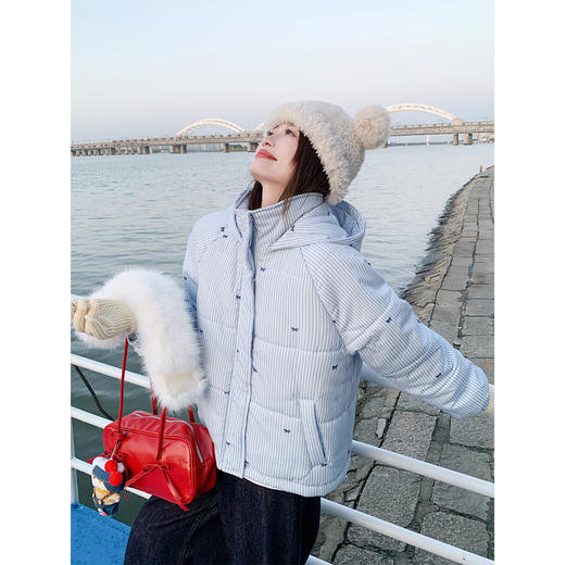 <曾小咸推荐>现货秒杀 ！微信超特价！韩系蓝白条纹连帽棉服 日常389.99 立减220 秒杀169.99！！花灰色绣花长袖t恤植绒 日常169. 秒杀89.99！ 商品图4