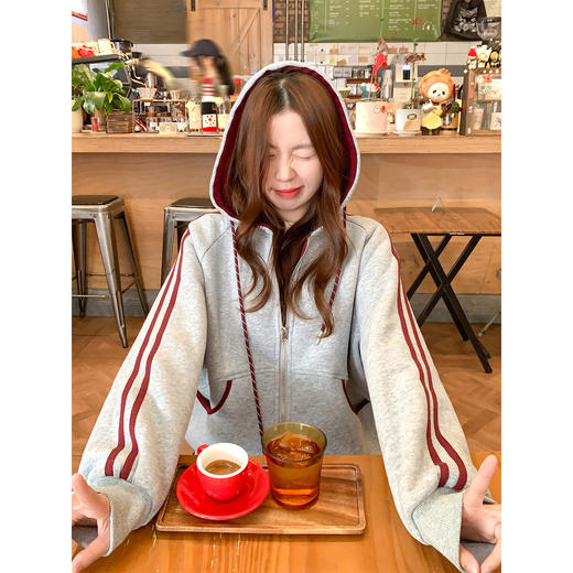 <曾小咸推荐>3.15现货秒杀 ！微信超特价！撞色边连帽卫衣 日常229.99 立减110 秒杀119.99！！ 商品图3