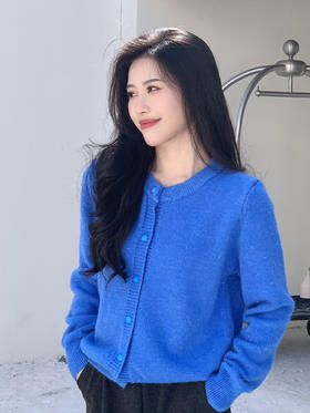 【百图lulu定制】【克莱因蓝圆领开衫】【赠围巾】圆领 金葱纱线 圆扣 长袖 针织开衫