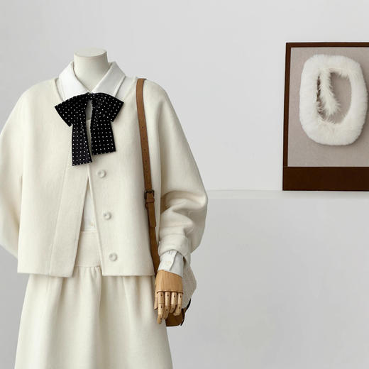 【素雪盈余】2025新款韩版秋冬新保暖百搭通勤白色系套装 商品图2