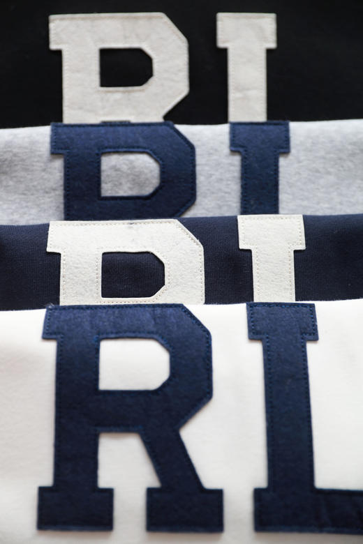 美式复古加绒卫衣，胸前贴布绣花。连帽设计袖口小标帽衫C121966 商品图13