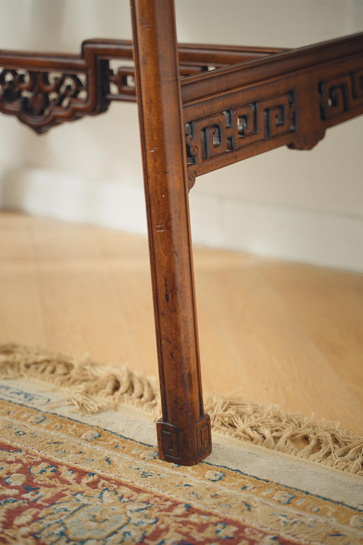 独角鹿西洋古董19世纪末法国家具名坊VIARDOT签名出品东方风格花叶回纹精雕装饰人物亭台主题螺钿镶嵌榉木桌几 商品图9