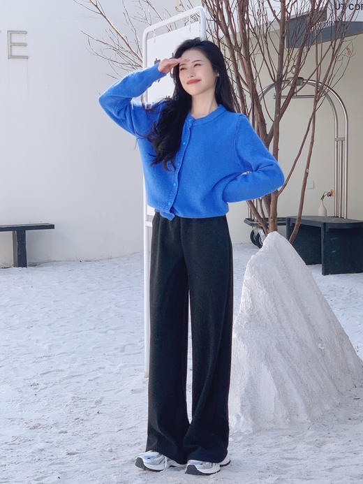 【百图lulu定制】【克莱因蓝圆领开衫】【赠围巾】圆领 金葱纱线 圆扣 长袖 针织开衫 商品图7