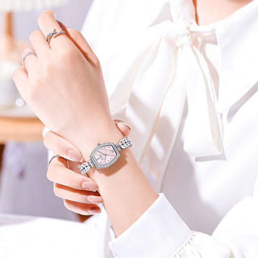 【原创设计❗️美人鱼手链】富有光泽感，梦幻且浪漫，满圈钻饰，小巧灵动出彩迷人，细腻美感，时尚小巧酒桶型防水轻奢石英腕表QQ情人节礼物男女朋友 商品图3