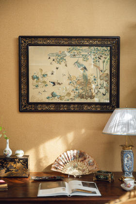 【已售】独角鹿西洋古董19世纪末中国清代出品硬木镂雕边框装饰「奇石瑞禽」传统东方花鸟主题粤绣挂画