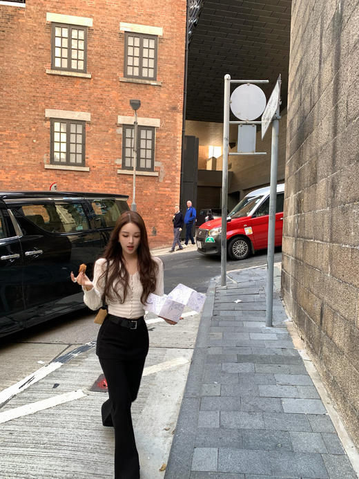 Read Nameless /纯欲钩花白色收腰针织衫 2025/12/20 商品图5