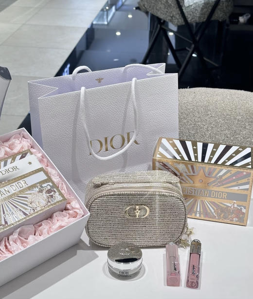 【领券到手价188元】限量版 Dior迪奥皮包彩妆三件套（化妆包+润唇膏+护手霜） 商品图6