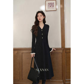 鹿向南「璀璨星河」法式V领连衣裙女2025新款秋冬气质显瘦小黑裙