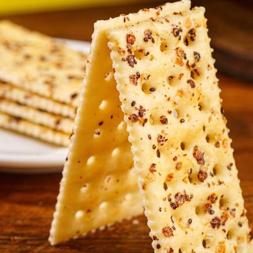 【鸡内金苏打饼干】配料超干净，0反式脂肪酸，0蔗糖，高膳食纤维，❌不添加防腐剂、香精、色素，不添加起酥油！黑松露+金华火腿的「天花板级」苏打饼，酥脆咸香，好吃到舔手指！ 商品图1