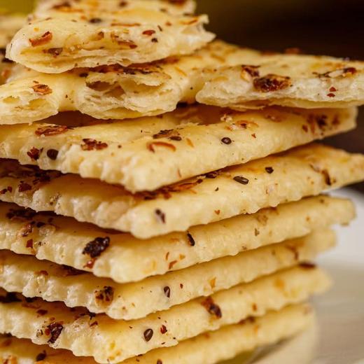 【鸡内金苏打饼干】配料超干净，0反式脂肪酸，0蔗糖，高膳食纤维，❌不添加防腐剂、香精、色素，不添加起酥油！黑松露+金华火腿的「天花板级」苏打饼，酥脆咸香，好吃到舔手指！ 商品图0