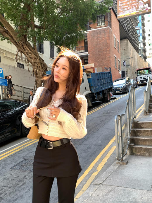 Read Nameless /纯欲钩花白色收腰针织衫 2025/12/20 商品图3