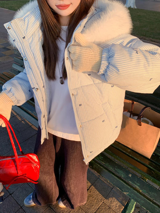 <曾小咸推荐>现货秒杀 ！微信超特价！韩系蓝白条纹连帽棉服 日常389.99 立减220 秒杀169.99！！花灰色绣花长袖t恤植绒 日常169. 秒杀89.99！ 商品图5