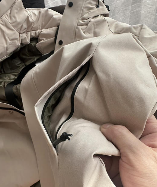 全新正品银泰撤柜小众品牌防风防水压胶双开拉链90白鸭绒男士运动户外羽绒服
银泰撤柜的商场订单 吊牌价3000+
断码XL-3XL 商品图5