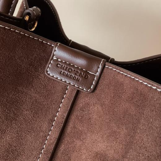 【圣诞新年回馈】化纤绒漫野秋声水桶包！女式2025新款手提单肩斜挎包！ 商品图2