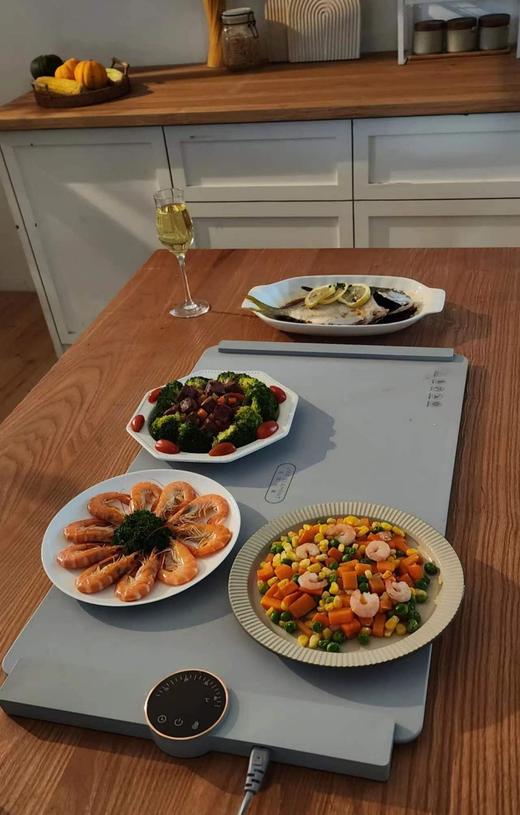 🌸餐桌上的“黑科技”让爱和饭菜持续保温❤️【生活元素卷折硅胶暖菜板】🎉每个家庭必备的冬日“养胃神器”❗ 🔸食品级软硅胶材质，可卷起收纳，节省空间❗  商品图0