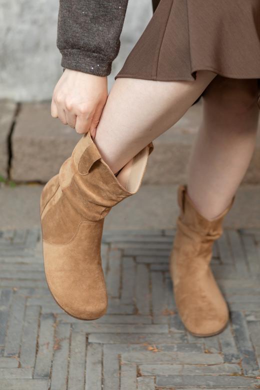 一周发货【💫勃肯短靴】鞋帮面采用真皮牛反绒，内里有加绒&不加绒可选，驼色&黑色可选，鞋跟高1厘米，后跟内增高3厘米，总后跟高4厘米，豆瓣圆鞋头不挤脚，肉肉脚、宽脚都可穿！ 商品图9