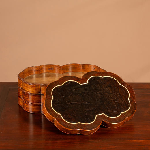 清早期	黄花梨镶瘿木梅花形双联三层盖盒 商品图1