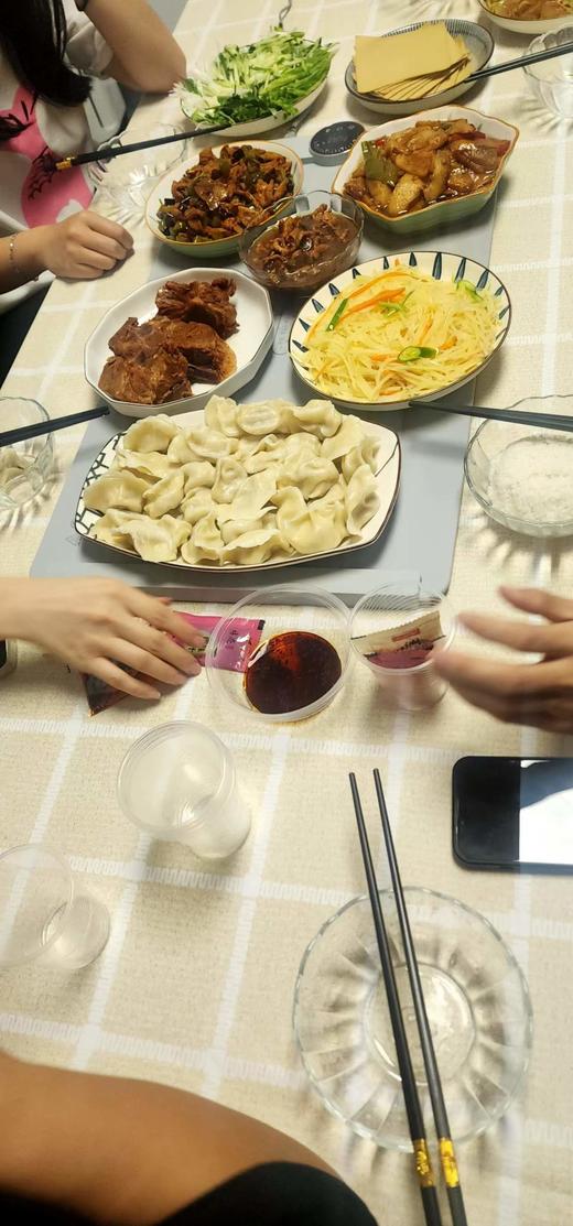 🌸餐桌上的“黑科技”让爱和饭菜持续保温❤️【生活元素卷折硅胶暖菜板】🎉每个家庭必备的冬日“养胃神器”❗ 🔸食品级软硅胶材质，可卷起收纳，节省空间❗  商品图3