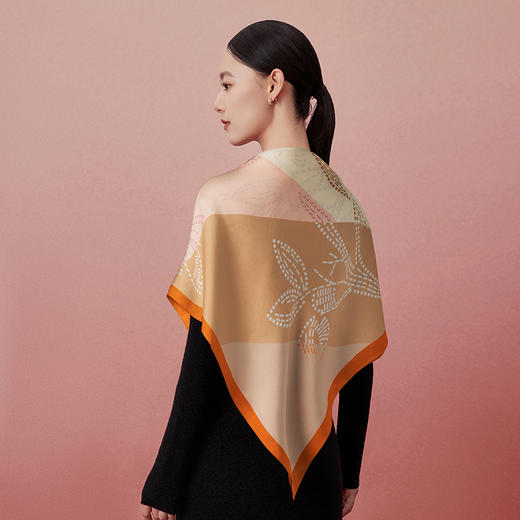 万事利双面印花大方巾-花蝶集 商品图2