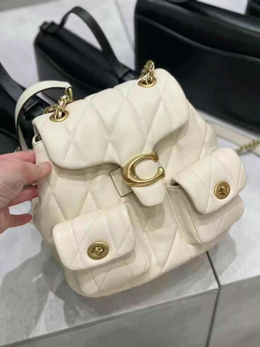 好折！Coach专柜款小香风Tabby双肩包 原价5k+现在只要￥2799直邮到手 商品图4