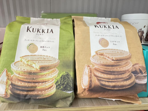日本进口【阡朋巧克力🍫抹茶夹心饼干】红帽子的饼干都很优秀💕颜值是真的高！味道也很不错！口感清新略甜的小饼干，搭配茶🍵或咖啡☕️，做下午茶的小点心非常棒！ 商品图1