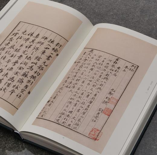 《过云楼藏书》《过云楼藏书研讨会论文集》两册，大16开布面精装函套，售价59元。
  商品图13