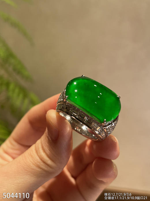 老坑玻璃种帝王绿无事牌戒指【5044110】具体价格微信咨询 商品图0