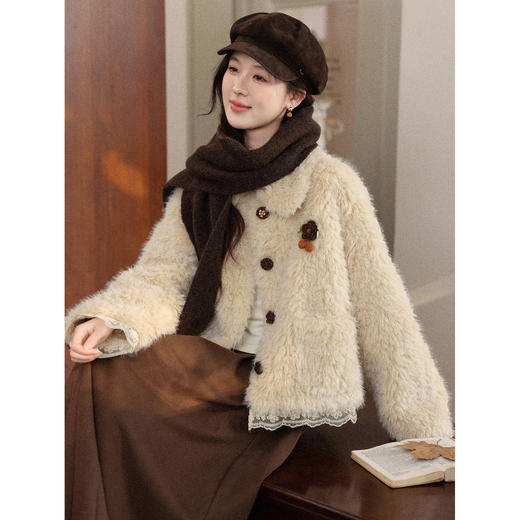 鹿向南「冬日恋岛」燕麦色毛毛绒短外套女今年流行秋冬巨好看上衣 商品图4