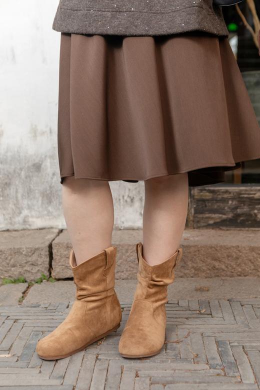 一周发货【💫勃肯短靴】鞋帮面采用真皮牛反绒，内里有加绒&不加绒可选，驼色&黑色可选，鞋跟高1厘米，后跟内增高3厘米，总后跟高4厘米，豆瓣圆鞋头不挤脚，肉肉脚、宽脚都可穿！ 商品图2