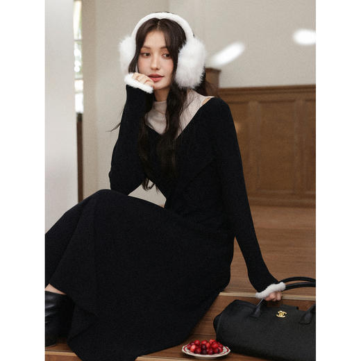 鹿向南「惬意时光」黑色假两件高领连衣裙女秋冬设计感收腰长裙 商品图4