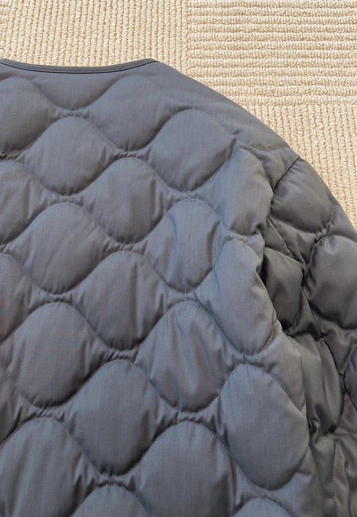 1220-3 小禾女士烟灰色菱格羽绒服 商品图9