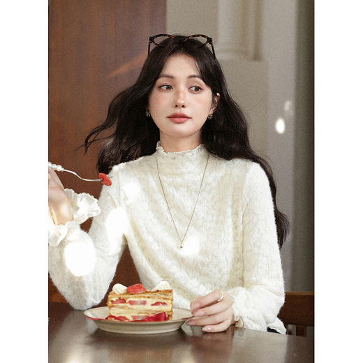 鹿向南【1227/20:00新品前1小时7折限量100件】杏色蕾丝衫 商品图0