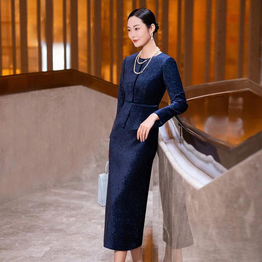 YBY 541C89蓝色丝绒柔软圆领简约修身气质优雅直筒假两件连衣裙 商品图1