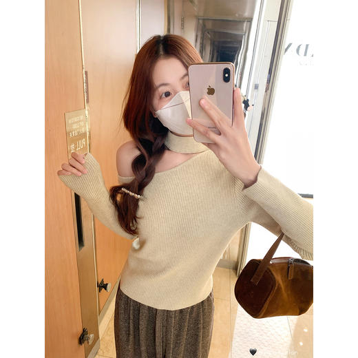 <曾小咸推荐>现货秒杀 ！微信超特价！韩系挂脖露肩针织衫 日常169.99 立减100 秒杀69.99！！ 商品图3