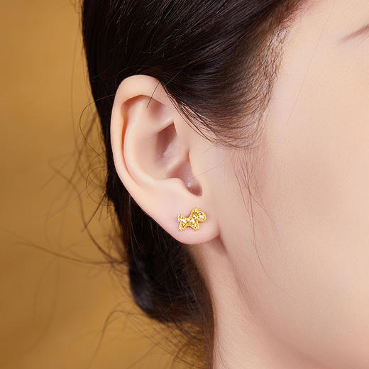 Winy S925 银镀金生肖马耳钉 碎冰纹可爱动物耳饰 新年礼物时尚小巧耳饰 商品图1