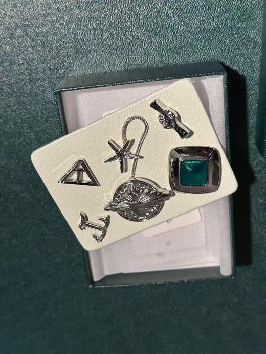 中性款胸针lv 商品图1