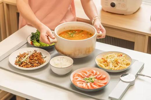 🌸餐桌上的“黑科技”让爱和饭菜持续保温❤️【生活元素卷折硅胶暖菜板】🎉每个家庭必备的冬日“养胃神器”❗ 🔸食品级软硅胶材质，可卷起收纳，节省空间❗  商品图1