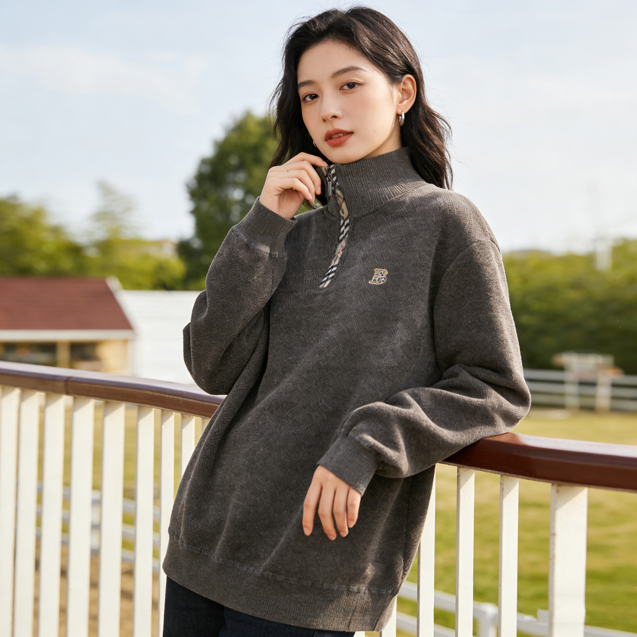 极简高级感毛衣【Schenvega--雪尼尔一体绒加厚毛衣】细腻雪尼尔面料更软糯细腻 内里一体钻石绒 柔软亲肤保暖锁温 宽松版型不显臃肿 轻松内搭或单穿 时尚百搭不挑人