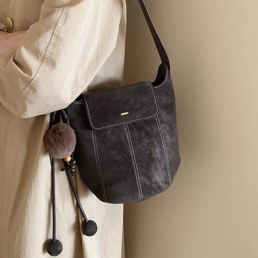 【圣诞新年回馈】南瓜包水桶包包！女款2025新款冬季百搭通勤单肩斜挎小包！ 商品图0