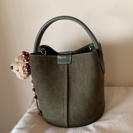 【圣诞新年回馈】化纤绒漫野秋声水桶包！女式2025新款手提单肩斜挎包！ 商品图1