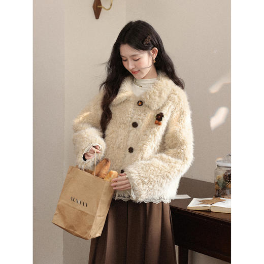 鹿向南「冬日恋岛」燕麦色毛毛绒短外套女今年流行秋冬巨好看上衣 商品图3