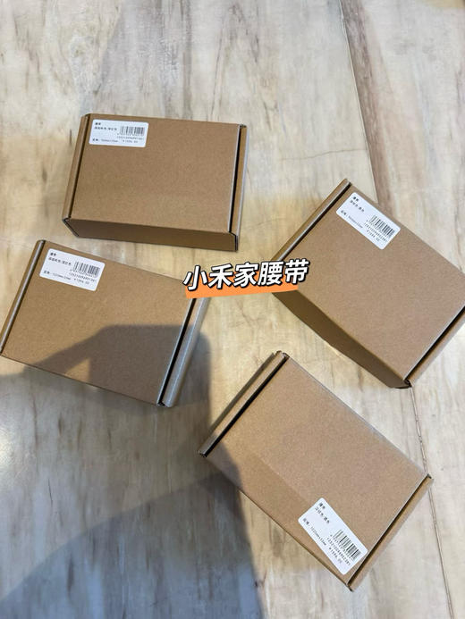 外贸原单小禾家 牛皮双面腰带，两面都可以用！ 花小钱办大事呀，牛皮的质感也很棒的，面料光泽感，纹理都很好，两个配色哈，两个长度
特价 商品图1