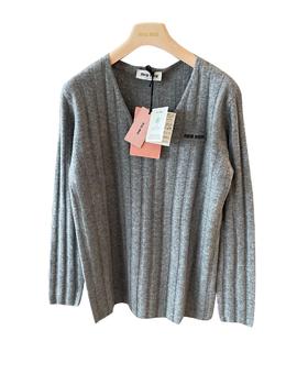 女款宽松V领针织衫hu017