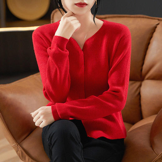 「自」全新升级【铂金会员146/天猫189/差价43】(05423)洛诗琳优雅女人味含羊毛针织衫2025秋冬V领收腰显瘦针织毛衣 商品图0