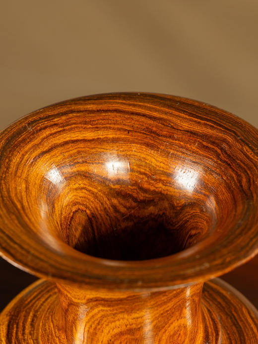 二十世纪	黄花梨一木整挖赏瓶摆件 商品图1