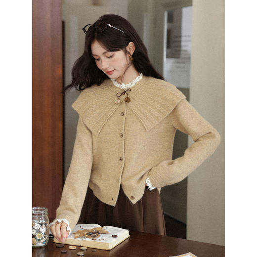 鹿向南「松风煮茶」小香风高级感斗篷燕麦色毛衣女冬小众针织上衣 商品图0